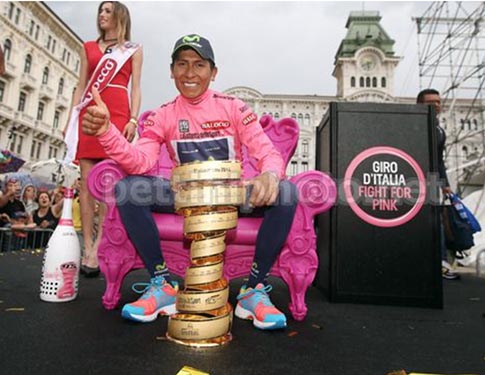 Nairo Quintana sale sul trono del vincitore del 97° Giro d'Italia © Photo Bettini